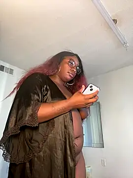 Snapshot of LillShayy chatting on 12, 10, 2025 LillShayy online show from 12, 10, 2025