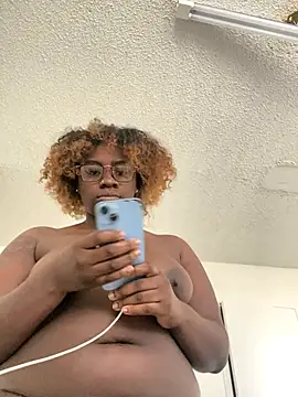 Snapshot of LillShayy chatting on 6, 11, 2025 LillShayy online show from 6, 11, 2025