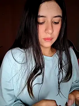 Snapshot of _maiahairy_ chatting on 13, 12, 2025 maiahairy online show from 13, 12, 2025