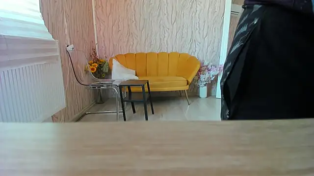 Snapshot of AishaRouhi chatting on 14, 2, 2025 AishaRouhi online show from 14, 2, 2025