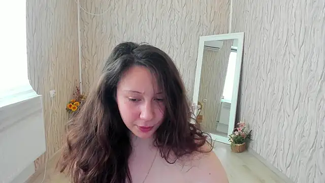 Snapshot of AishaRouhi chatting on 18, 2, 2025 AishaRouhi online show from 18, 2, 2025