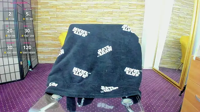 Snapshot of AishaRouhi chatting on 6, 10, 2025 AishaRouhi online show from 6, 10, 2025