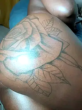 Snapshot of Hugemassivebootie chatting on 30, 11, 2025 Hugemassivebootie online show from 30, 11, 2025