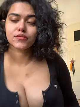 Curvydesifromgermany online show from 5, 3, 2025