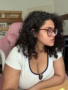 Snapshot of Curvydesifromgermany chatting on 18, 6, 2026 Curvydesifromgermany online show from 18, 6, 2026