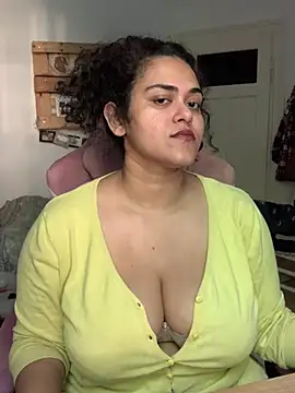Snapshot of Curvydesifromgermany chatting on 19, 6, 2026 Curvydesifromgermany online show from 19, 6, 2026