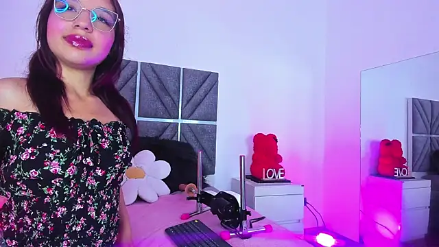 Laura Dicardy online show from 25, 3, 2026