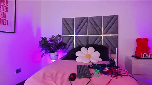 Laura Dicardy online show from 28, 3, 2026