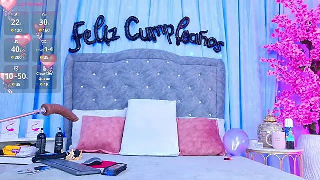 Snapshot of AuraRoss chatting on 3, 2, 2025 AuraRoss online show from 3, 2, 2025