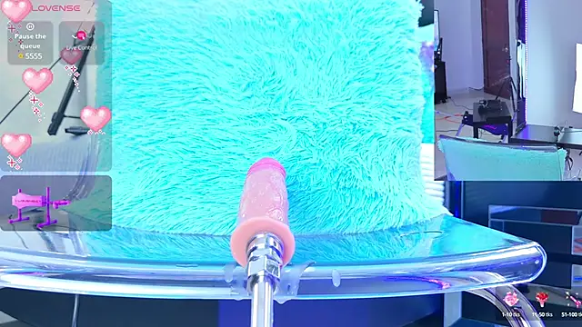 Snapshot of AuraRoss chatting on 12, 3, 2025 AuraRoss online show from 12, 3, 2025