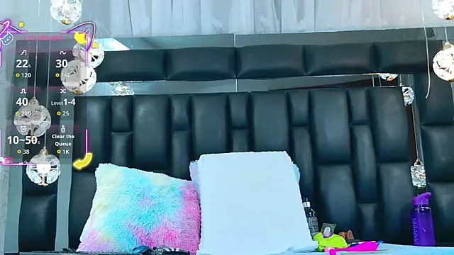 Snapshot of AuraRoss chatting on 31, 10, 2025 AuraRoss online show from 31, 10, 2025