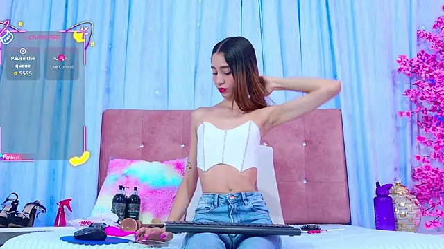 Snapshot of AuraRoss chatting on 5, 1, 2026 AuraRoss online show from 5, 1, 2026