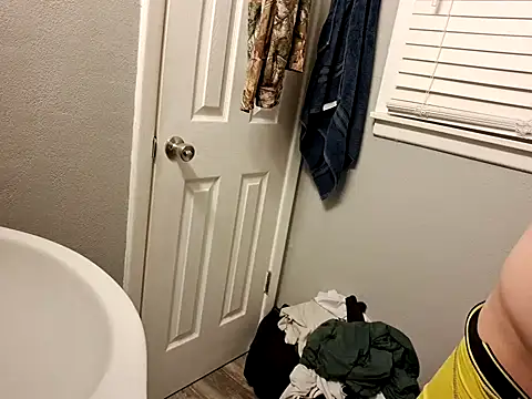 Snapshot of bigdickdaddy2184 chatting on 13, 12, 2024 bigdickdaddy2184 online show from 13, 12, 2024