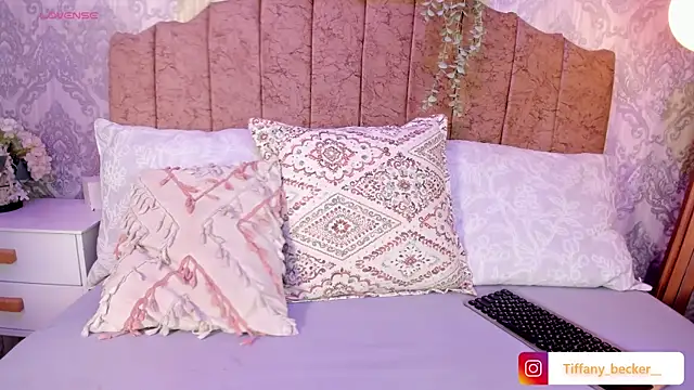 tiffany becker online show from 19, 11, 2025