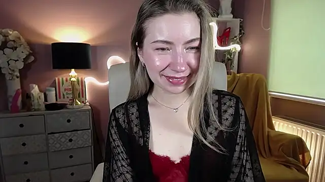 Snapshot of Mia_Tasty chatting on 2, 2, 2025 Mia Tasty online show from 2, 2, 2025