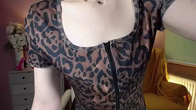 Snapshot of Mia_Tasty chatting on 7, 2, 2025 Mia Tasty online show from 7, 2, 2025