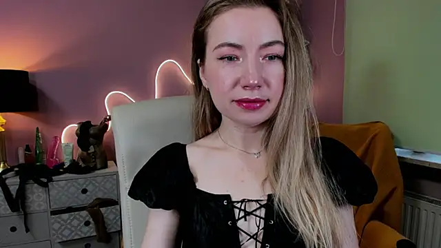 Snapshot of Mia_Tasty chatting on 2, 10, 2025 Mia Tasty online show from 2, 10, 2025