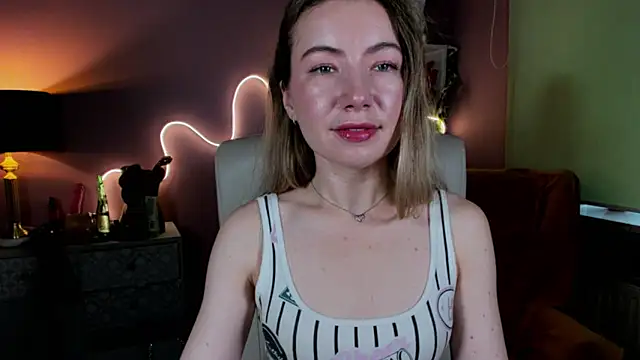 Snapshot of Mia_Tasty chatting on 12, 10, 2025 Mia Tasty online show from 12, 10, 2025