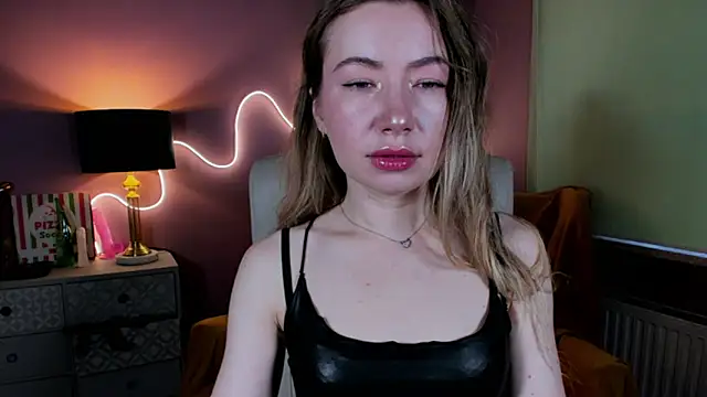 Snapshot of Mia_Tasty chatting on 8, 11, 2025 Mia Tasty online show from 8, 11, 2025