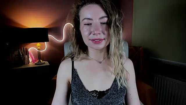 Snapshot of Mia_Tasty chatting on 14, 12, 2025 Mia Tasty online show from 14, 12, 2025