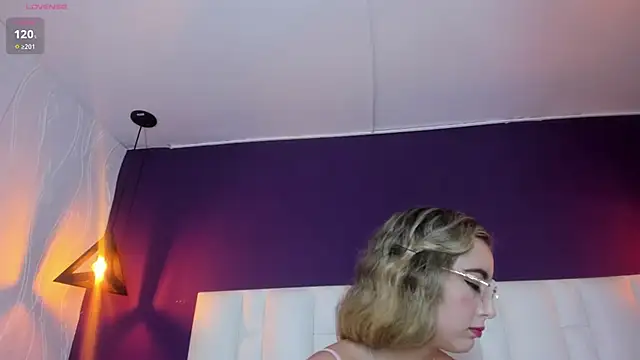 Snapshot of Antonella-Ray chatting on 1, 2, 2025 Antonella-Ray online show from 1, 2, 2025