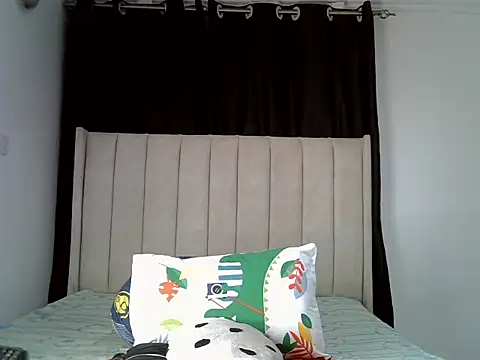 Snapshot of pretty_hearty chatting on 23, 11, 2025 pretty hearty online show from 23, 11, 2025