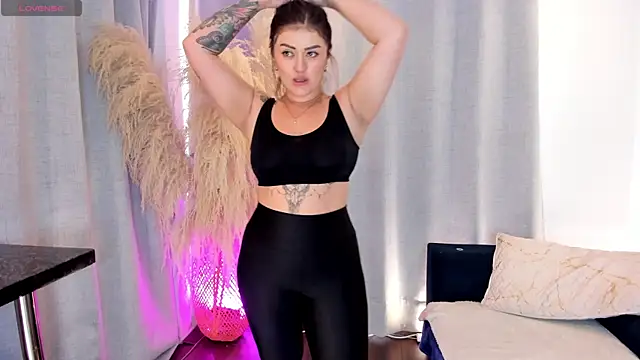 Sofiawilson  online show from 28, 2, 2025