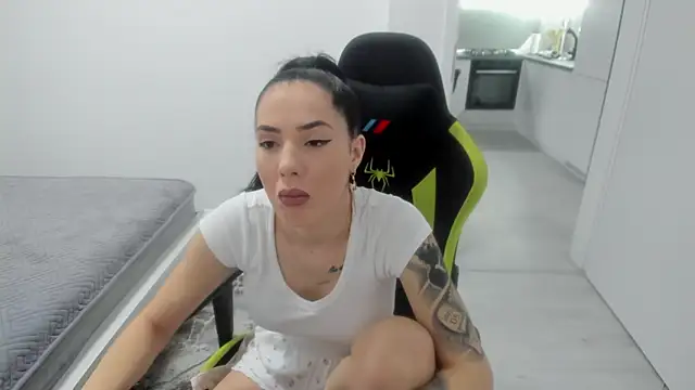 Snapshot of Emmapmg chatting on 16, 2, 2026 Emmapmg online show from 16, 2, 2026