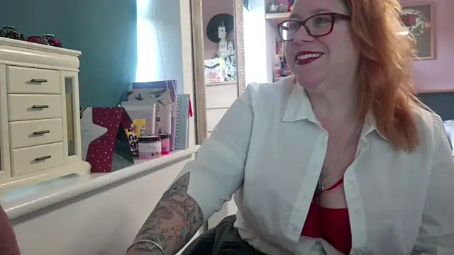 Snapshot of NikiDeeOfficial chatting on 16, 12, 2025 NikiDeeOfficial online show from 16, 12, 2025