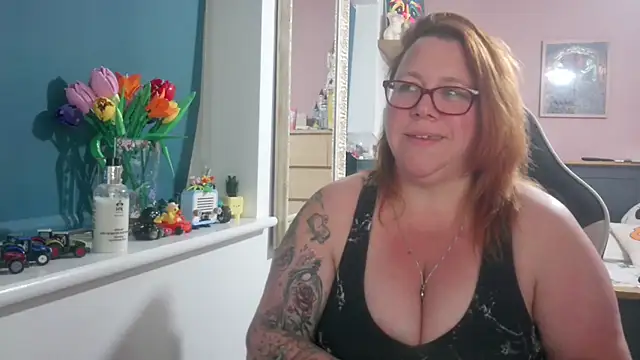 NikiDeeOfficial online show from 15, 7, 2026