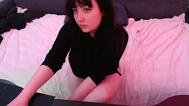 Snapshot of Lynylou chatting on 21, 12, 2024 Lynylou online show from 21, 12, 2024