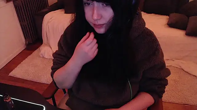 Snapshot of Lynylou chatting on 25, 12, 2024 Lynylou online show from 25, 12, 2024