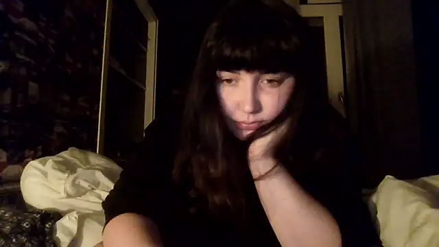 Snapshot of Lynylou chatting on 14, 9, 2025 Lynylou online show from 14, 9, 2025
