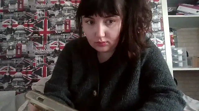 Snapshot of Lynylou chatting on 4, 11, 2025 Lynylou online show from 4, 11, 2025