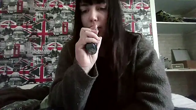 Snapshot of Lynylou chatting on 21, 11, 2025 Lynylou online show from 21, 11, 2025