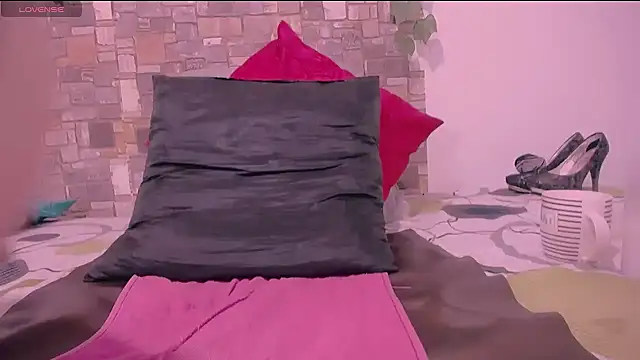 Snapshot of CrazyRousex chatting on 16, 12, 2024 CrazyRousex online show from 16, 12, 2024