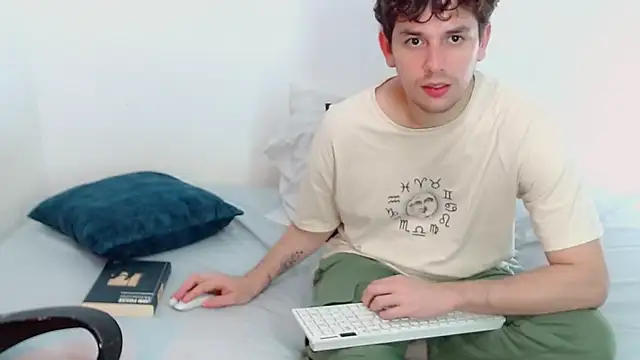 Snapshot of Elio555 chatting on 6, 12, 2024 Elio555 online show from 6, 12, 2024