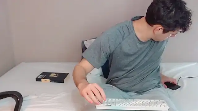 Snapshot of Elio555 chatting on 8, 1, 2025 Elio555 online show from 8, 1, 2025