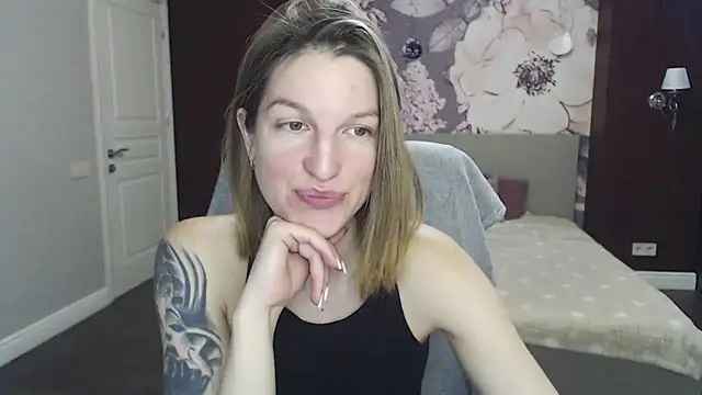 EmilyWalkeri online show from 5, 2, 2025
