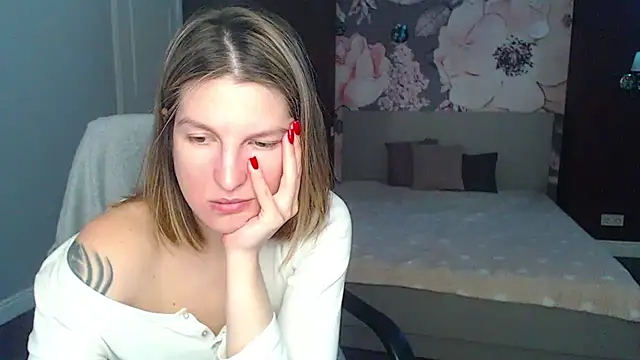 EmilyWalkeri online show from 19, 2, 2025