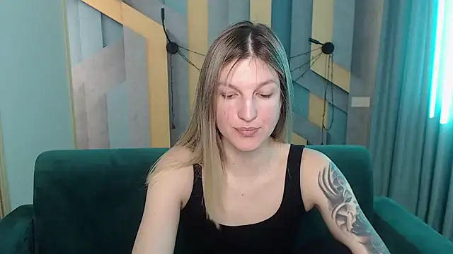 EmilyWalkeri online show from 9, 3, 2026