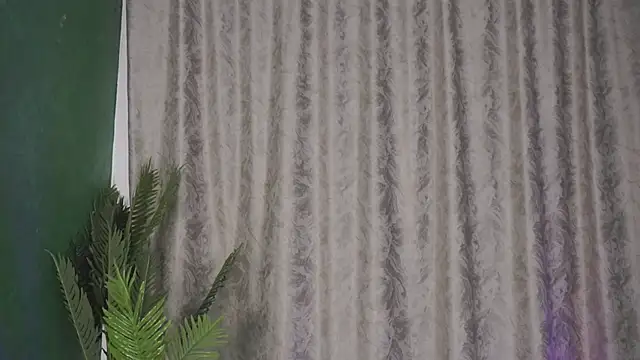 FoxieJullia online show from 28, 2, 2025