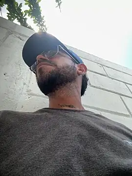 Snapshot of rich0431 chatting on 8, 10, 2025 rich0431 online show from 8, 10, 2025