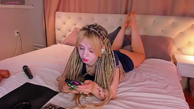 Snapshot of Valerie_Woods chatting on 20, 6, 2026 Valerie Woods online show from 20, 6, 2026