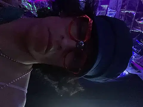 Snapshot of gurlnips chatting on 15, 3, 2025 gurlnips online show from 15, 3, 2025