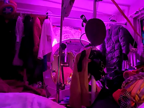 Snapshot of gurlnips chatting on 19, 3, 2025 gurlnips online show from 19, 3, 2025