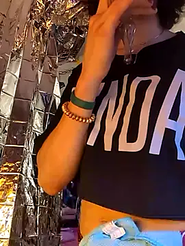 Snapshot of gurlnips chatting on 21, 3, 2025 gurlnips online show from 21, 3, 2025