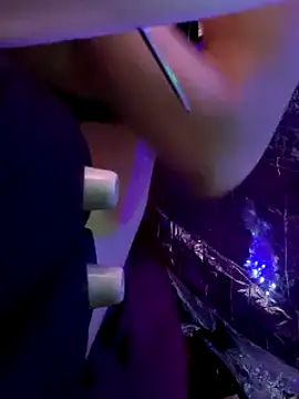 Snapshot of gurlnips chatting on 22, 3, 2025 gurlnips online show from 22, 3, 2025