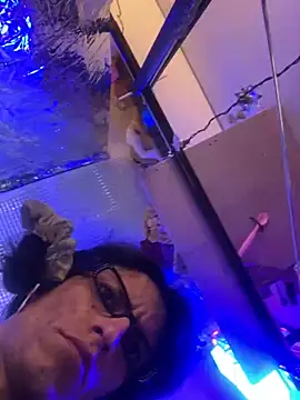 Snapshot of gurlnips chatting on 10, 9, 2025 gurlnips online show from 10, 9, 2025