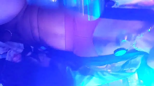 Snapshot of gurlnips chatting on 6, 10, 2025 gurlnips online show from 6, 10, 2025